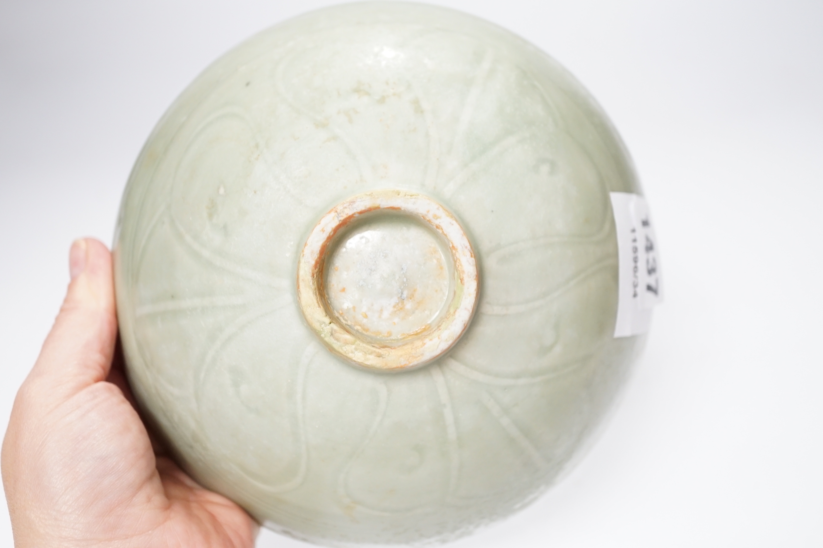 A Chinese Longquan celadon bowl, Ming dynasty, 16.5cm diameter